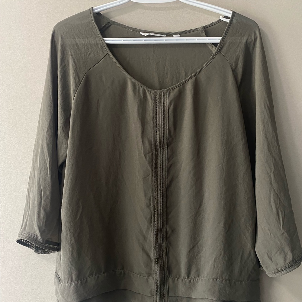 Very cute olive green top
